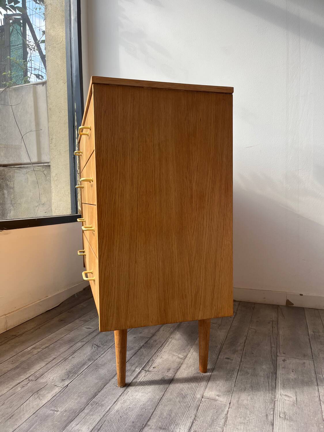 Tapered leg chest of drawers