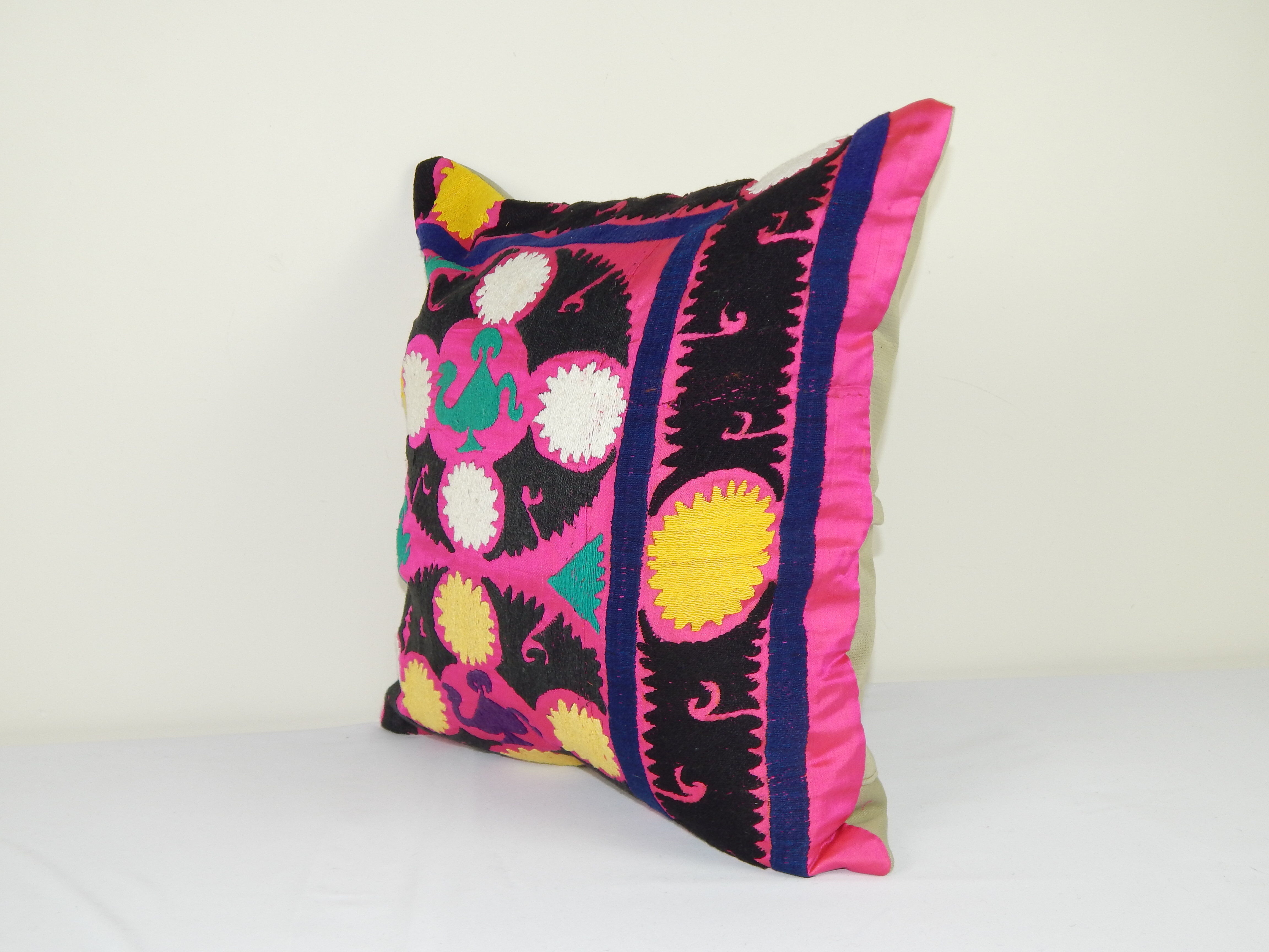 Pink cushion cover Suzani ak262