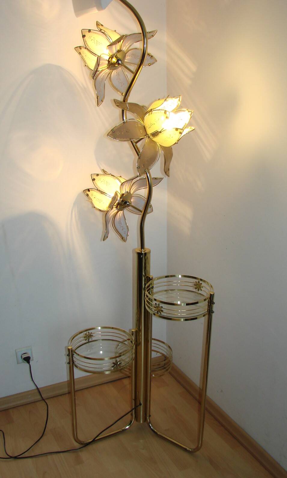 Floor lamp with flower bed - Hollywood Regency, brass and glass, 1970s.