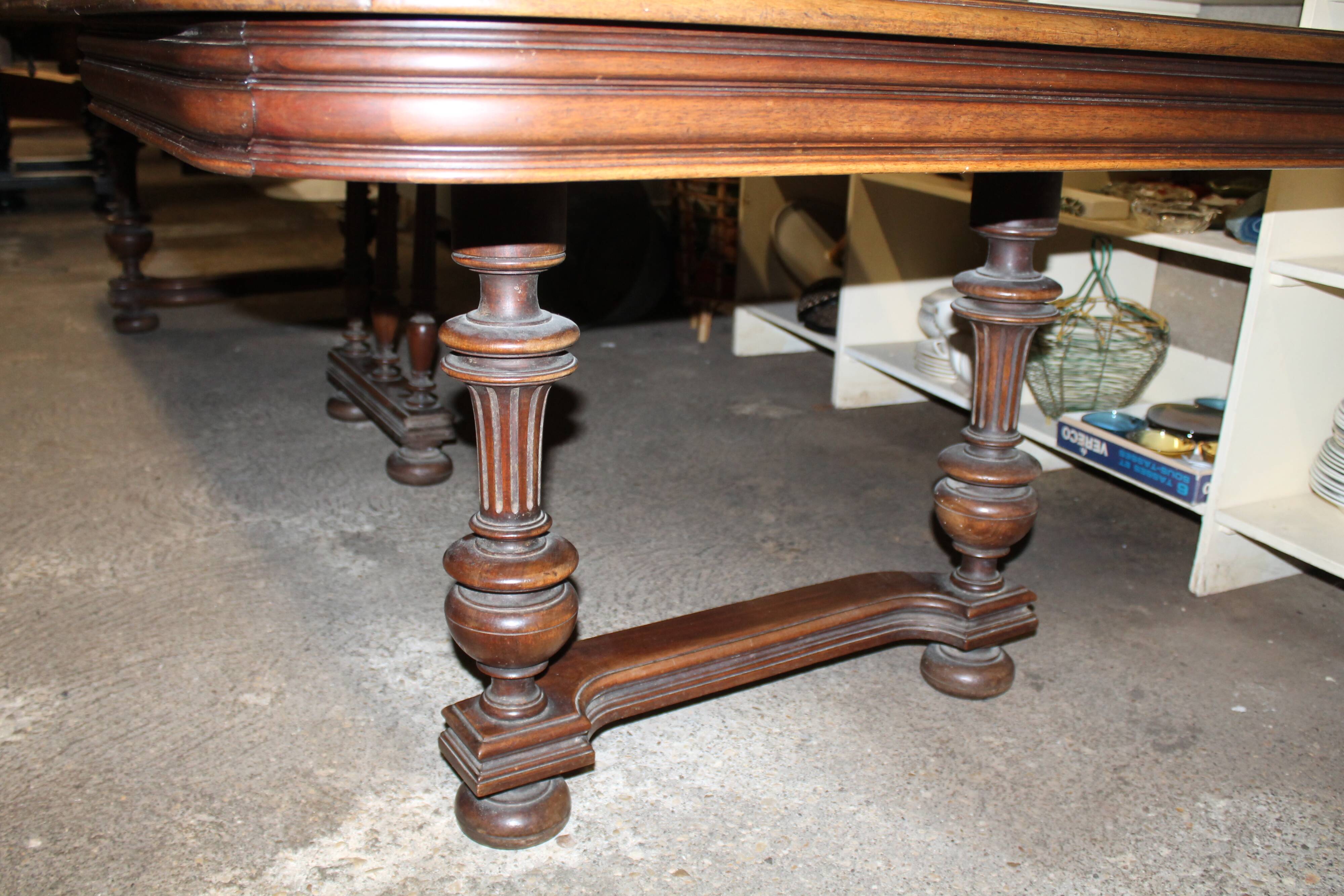 Expandable Henri II table