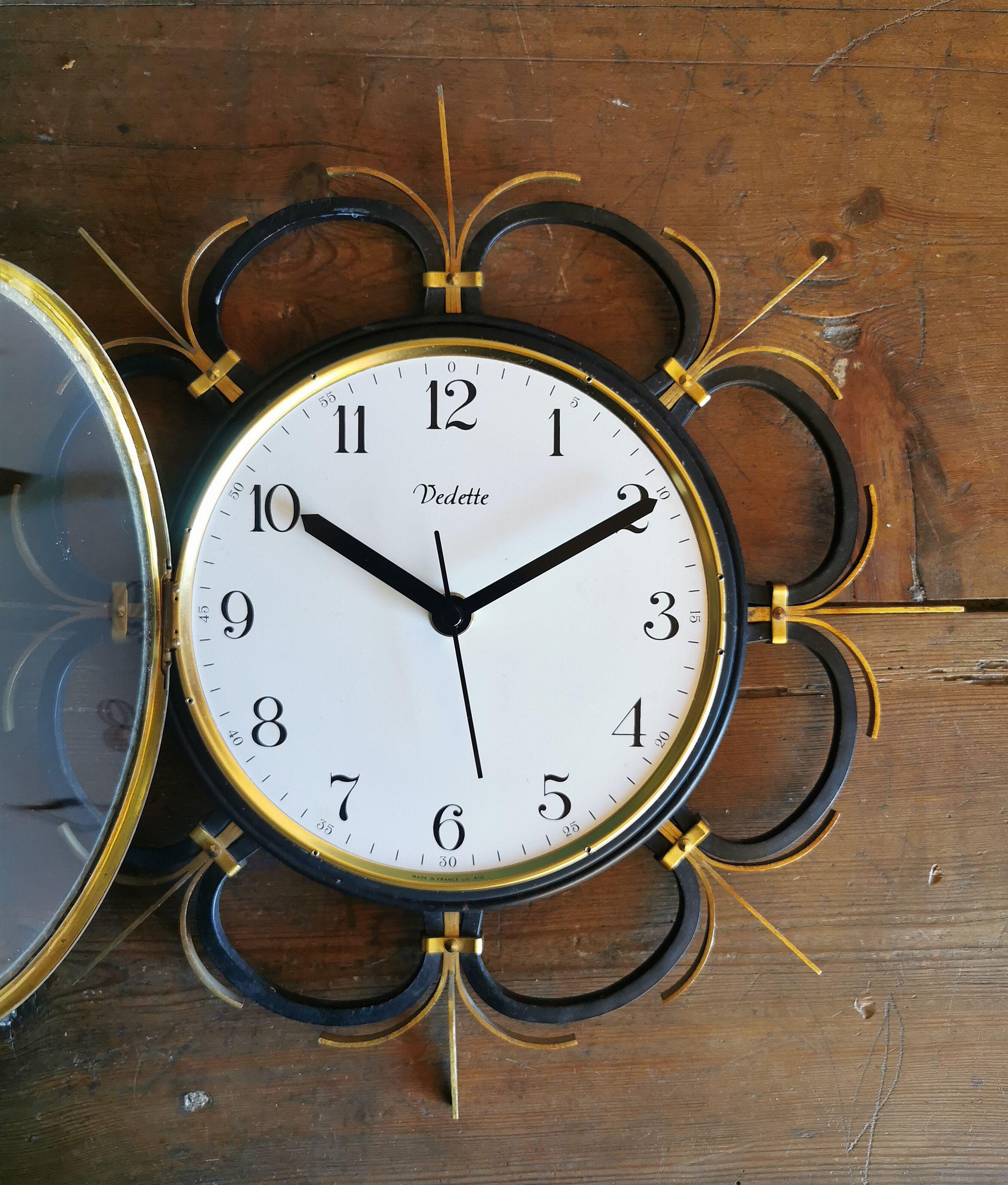 Vintage clock silent wall clock round metal