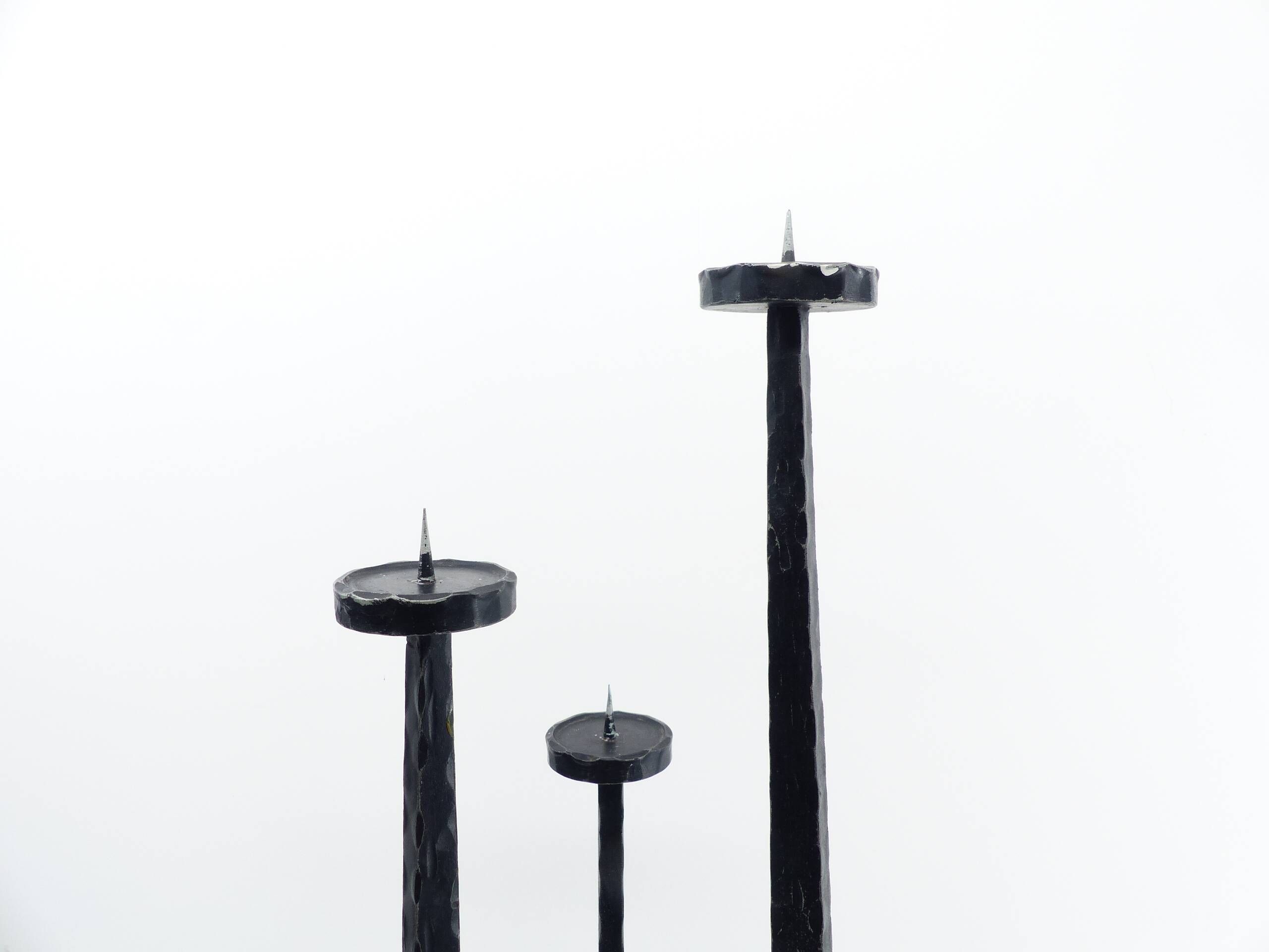 Large brutalist tripod chandelier in hammered wrought iron – Europe, circa 196