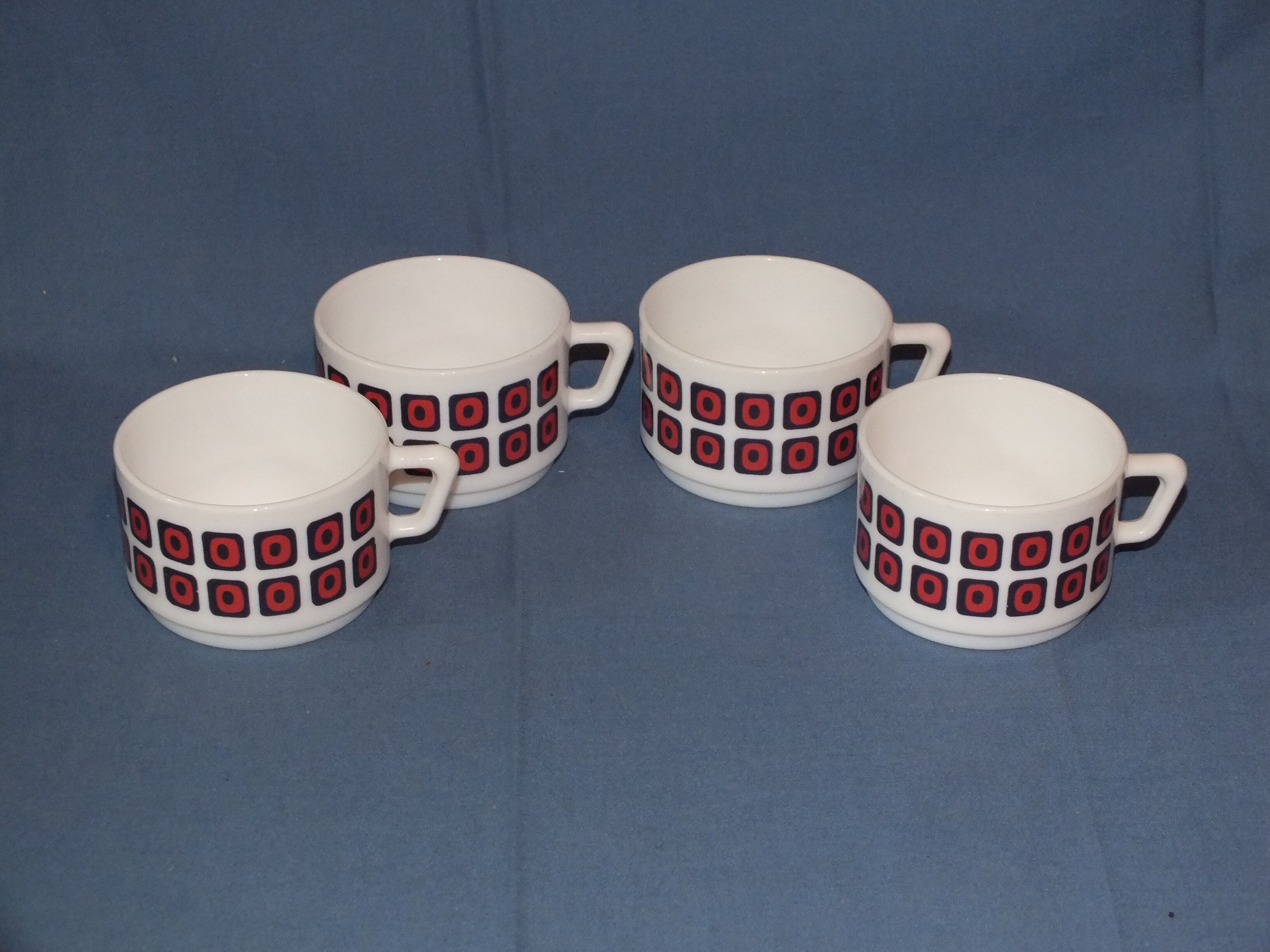 4 cups Arcopal Vintage 70s square décor Pop Polka