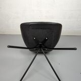 Chaise en cuir noir Zuiver