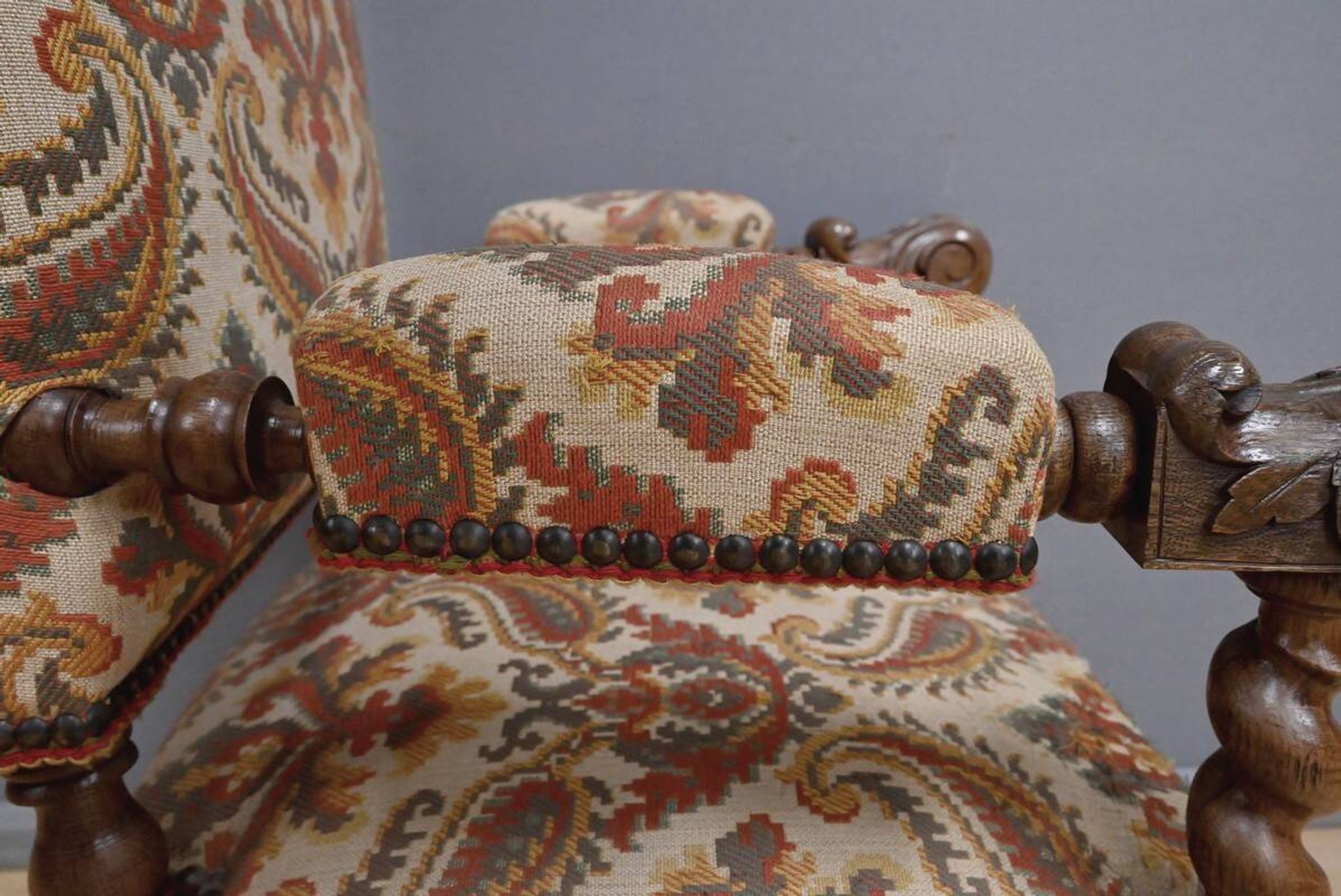 Ornamental armchair in oak, Louis XIII style – Early 20th century
