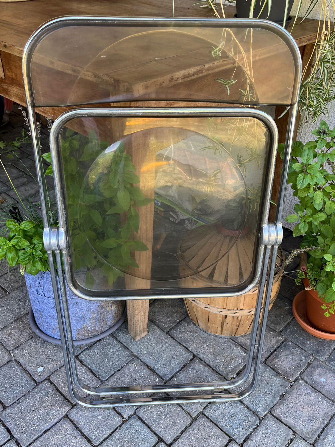 Plia folding chair by Giancarlo Piretti