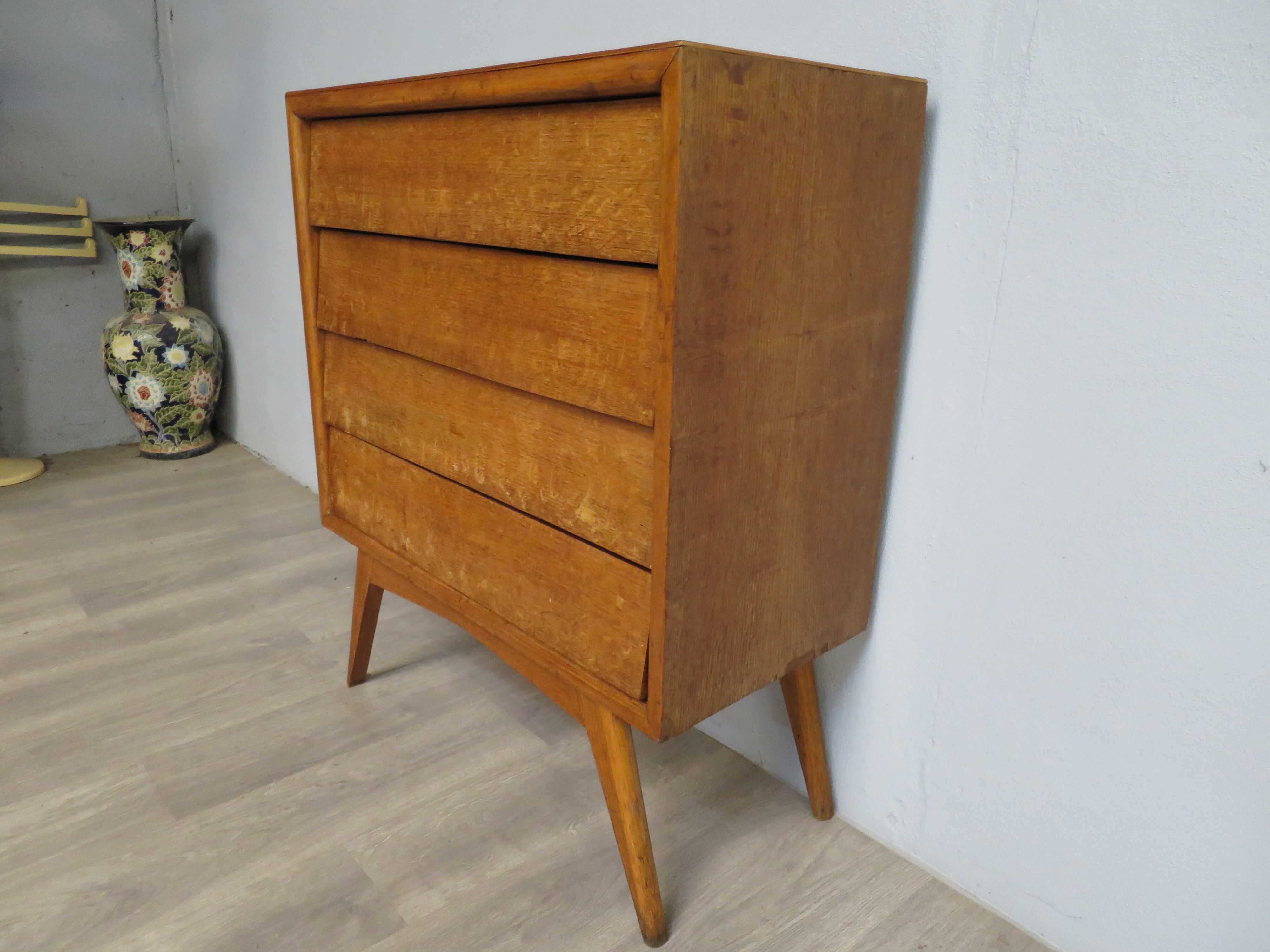 Commode vintage chêne pieds compas