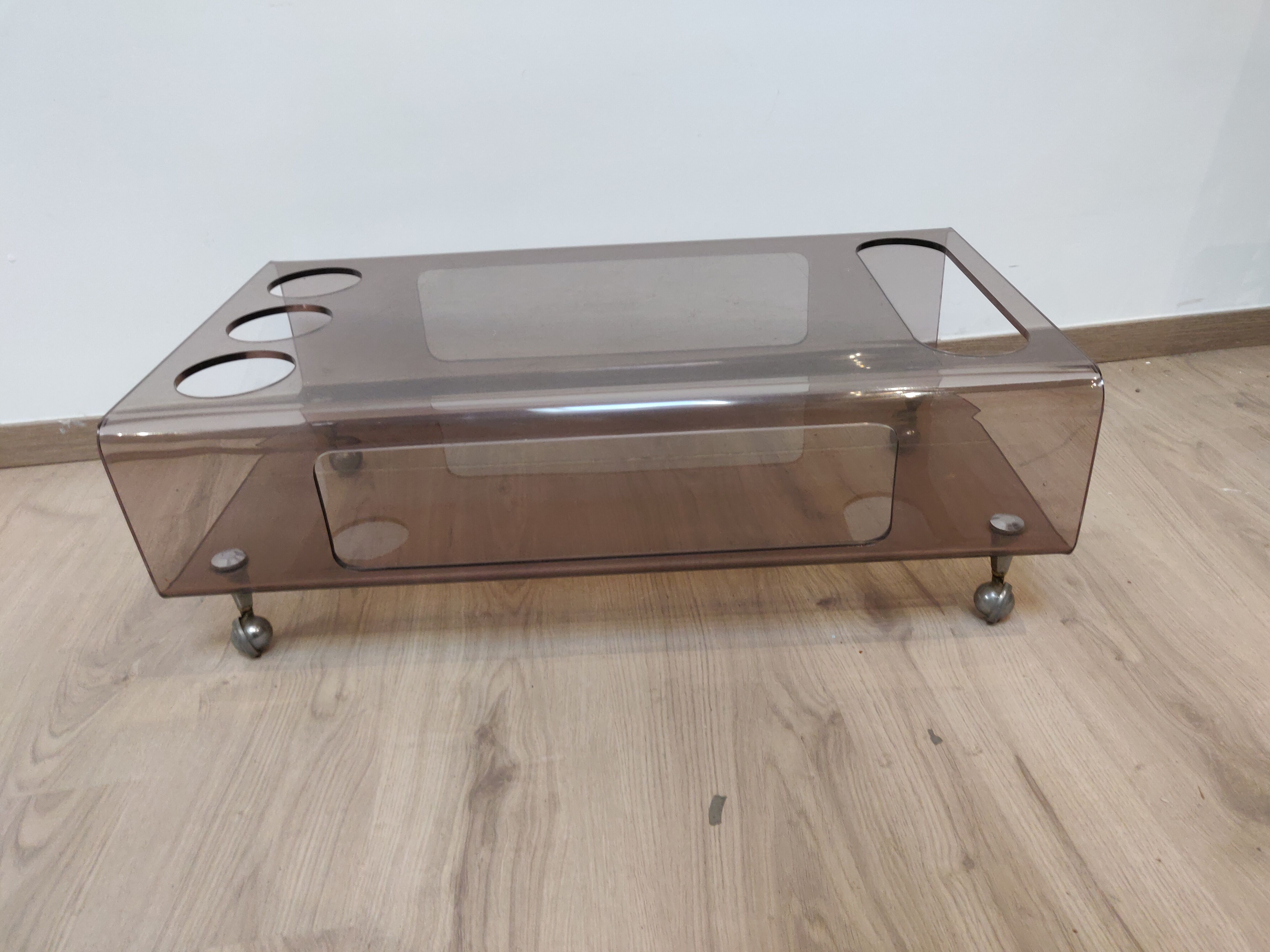 Rolling bar coffee table in vintage plexiglass 70s