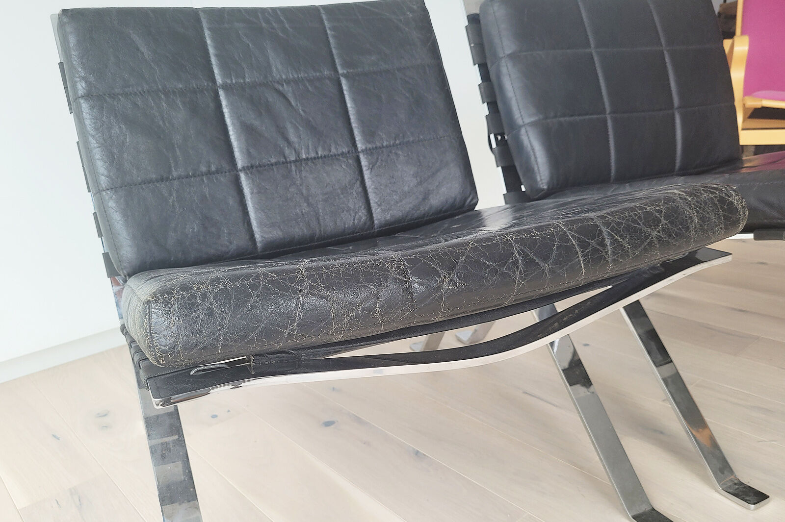 Pair of black leather loung chairs by Hans Eichenberger for Girsberger