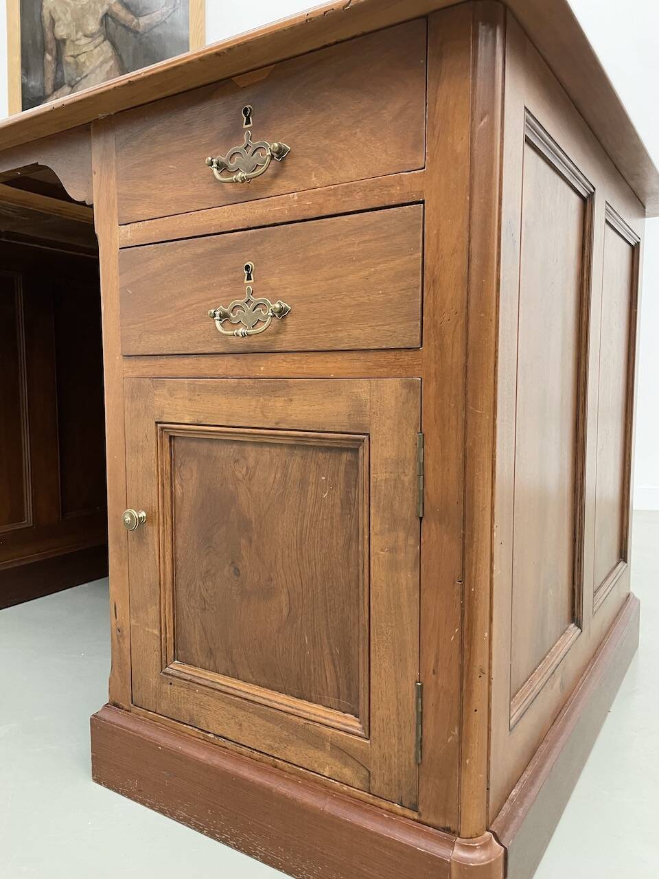 Comptoir ou bureau en noyer années 50