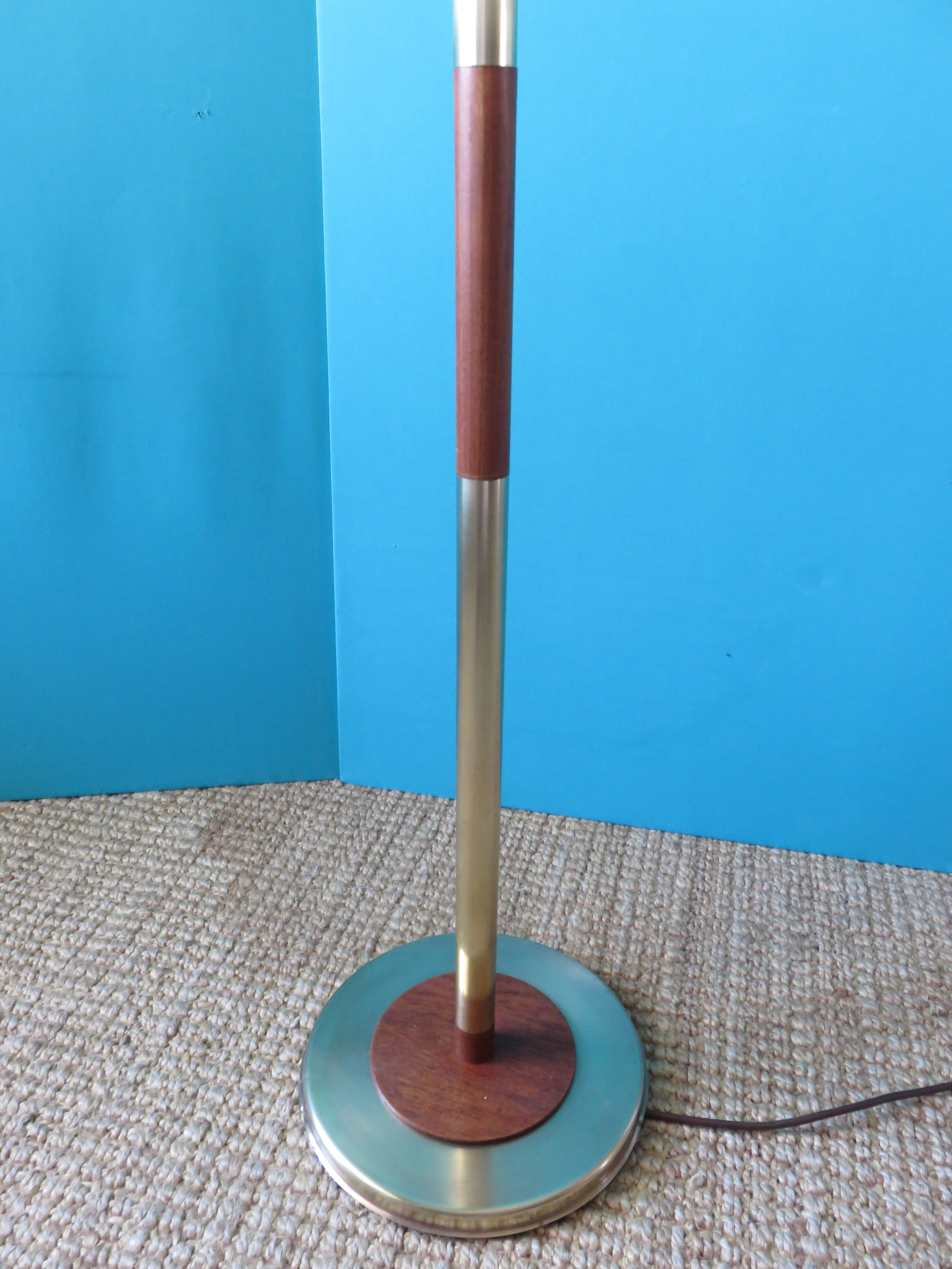 Lampadaire en laiton et teck, Danemark 1955