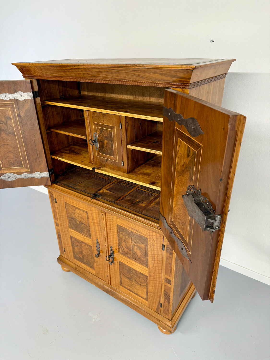 Antique 19th century Biedermeier art deco chest of drawers in walnut with wrought iron locks