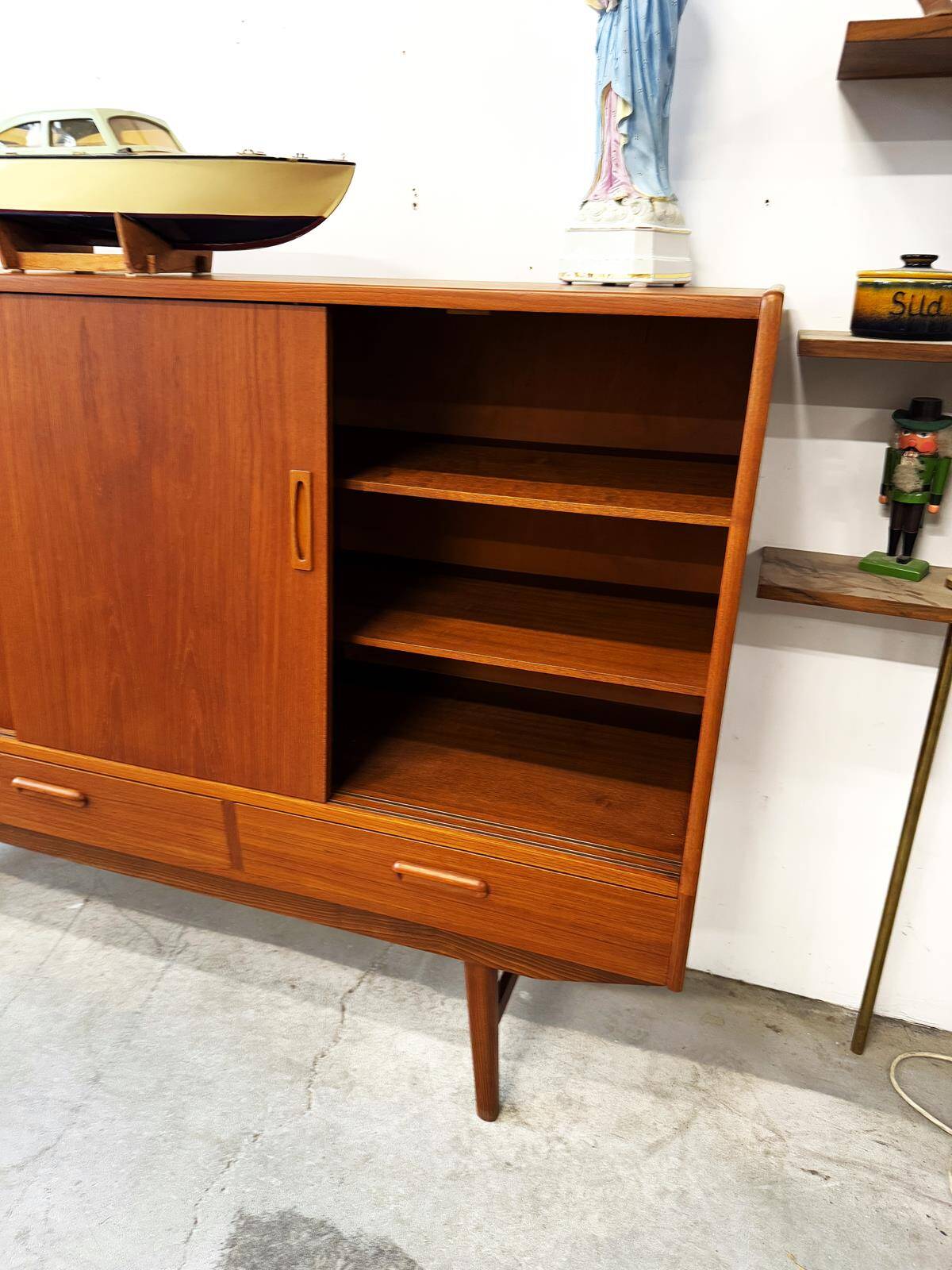 Buffet/commode en teck, Danemark années 60/70, vintage, milieu du siècle moderne