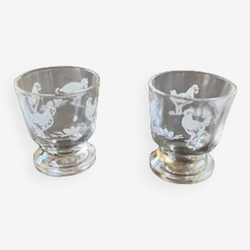 Set of 2 shells in transparent molded glass and decoration hen rooster and vintage chicks