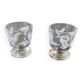 Lot de 2 coquetiers en verre moulé transparent et décor poule coq et poussins vintage