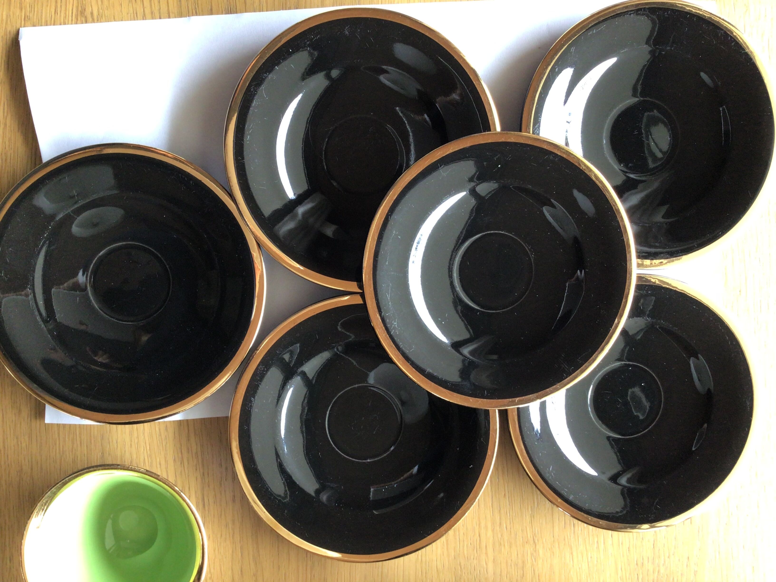 6 Black cups and colors Salins la Baule with saucers