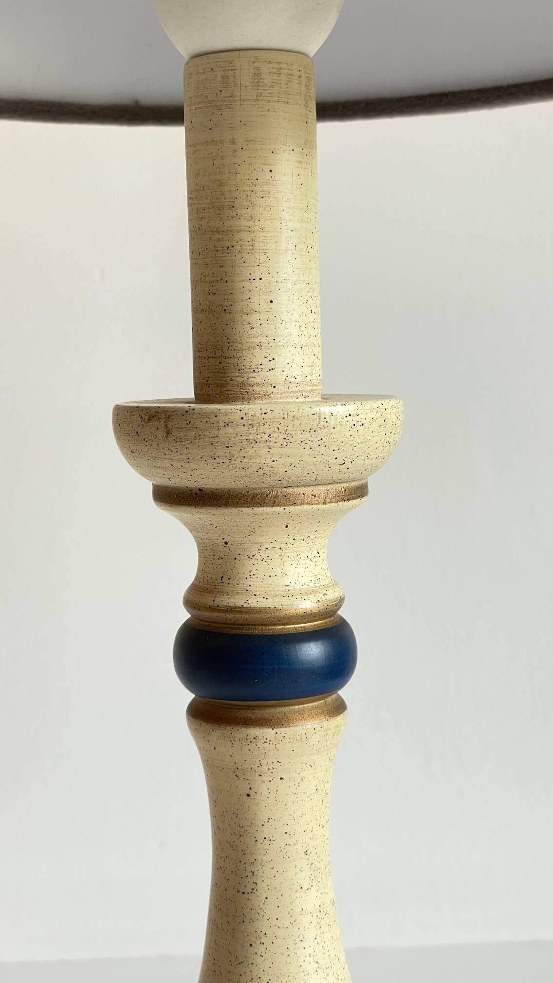 VINTAGE LAMP in Italian CHIC Turned Wood