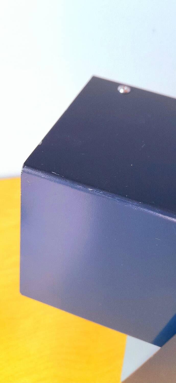 Modernist 80s table spot