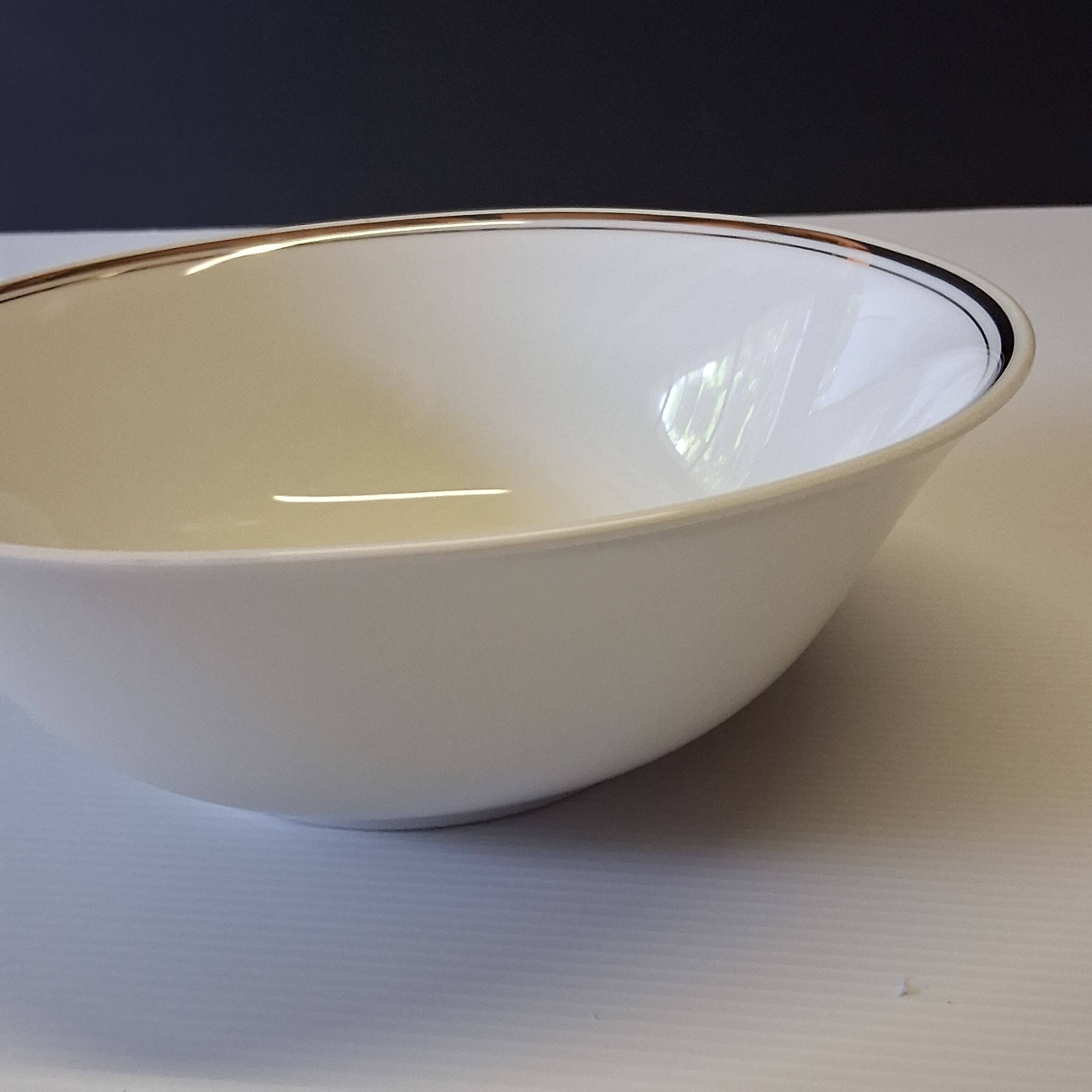 Very nice porcelain salad bowl in excellent condition.