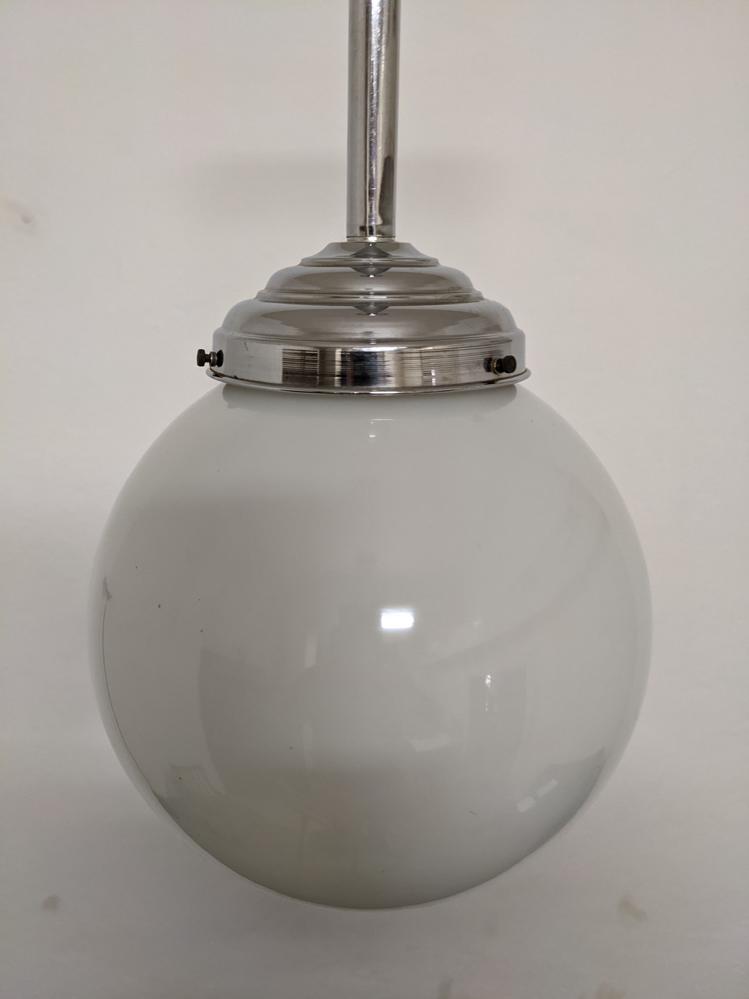 Art Deco ball suspension in opaline