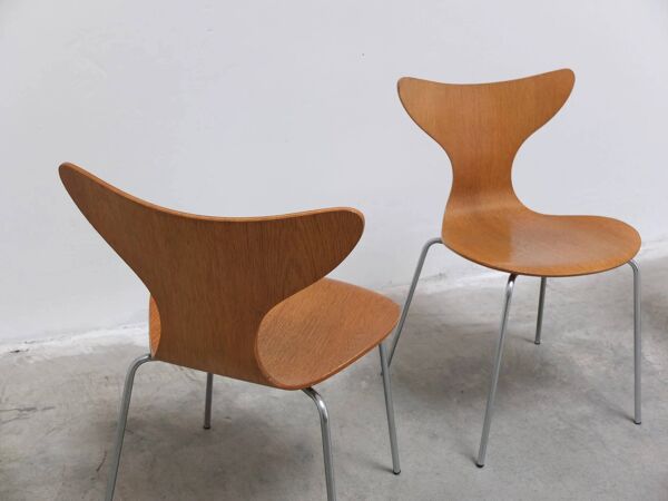 Ensemble de 4 chaises 'Lily' en chêne par Arne Jacobsen pour Fritz Hansen, édition originale de 1969.