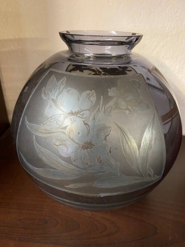 Vase art deco d'argyl annees 30 en verre souffle et decor floral a l'acide
