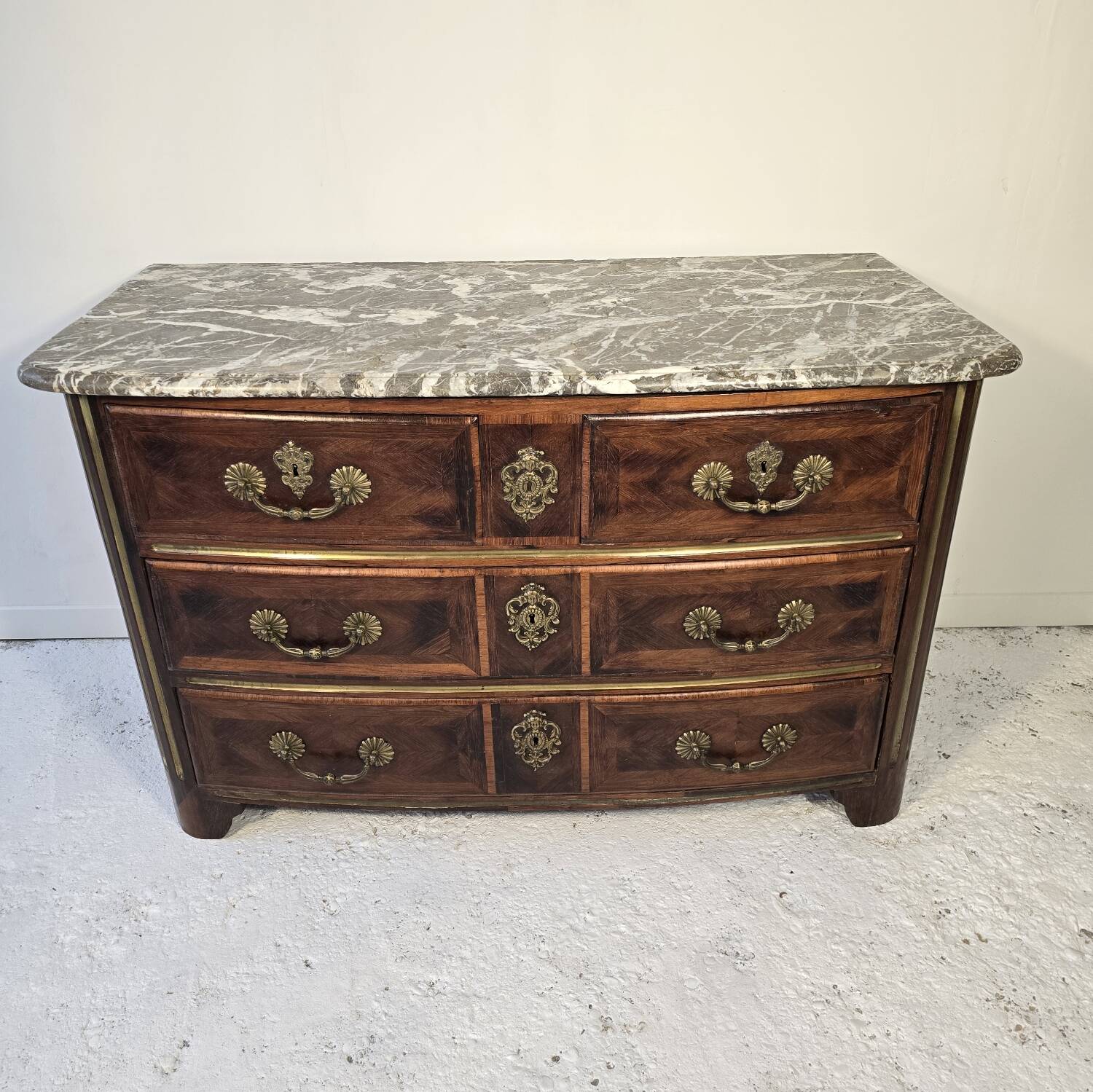 18th century Regency period chest of drawers