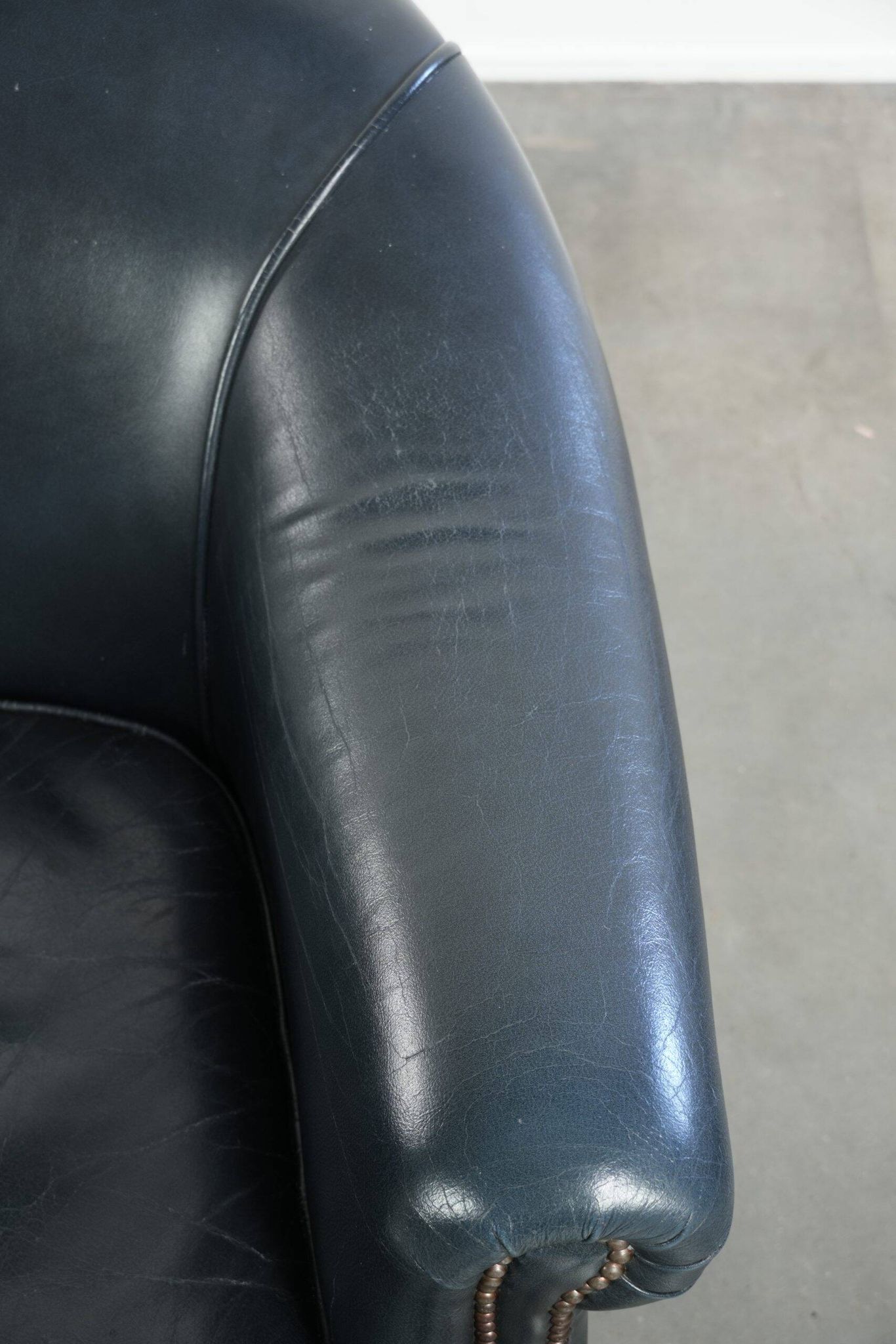 Set of dark blue cow leather club armchairs with a unique design