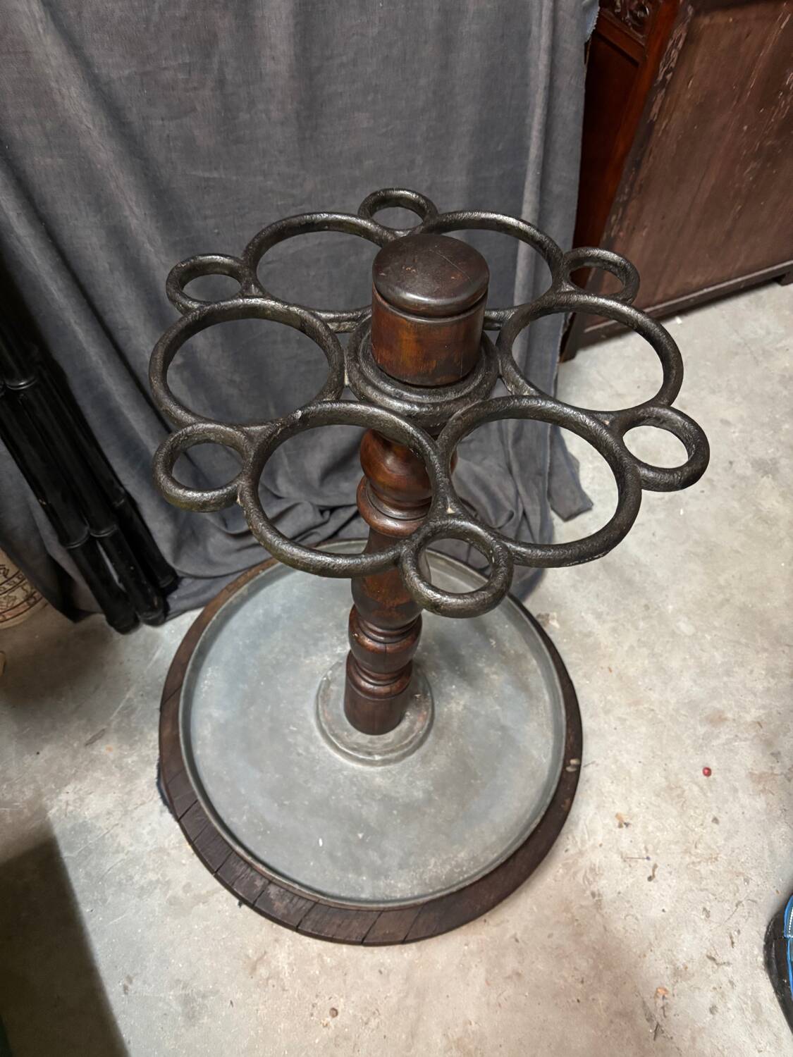 Important period walking stick and umbrella stand from the 1900s
