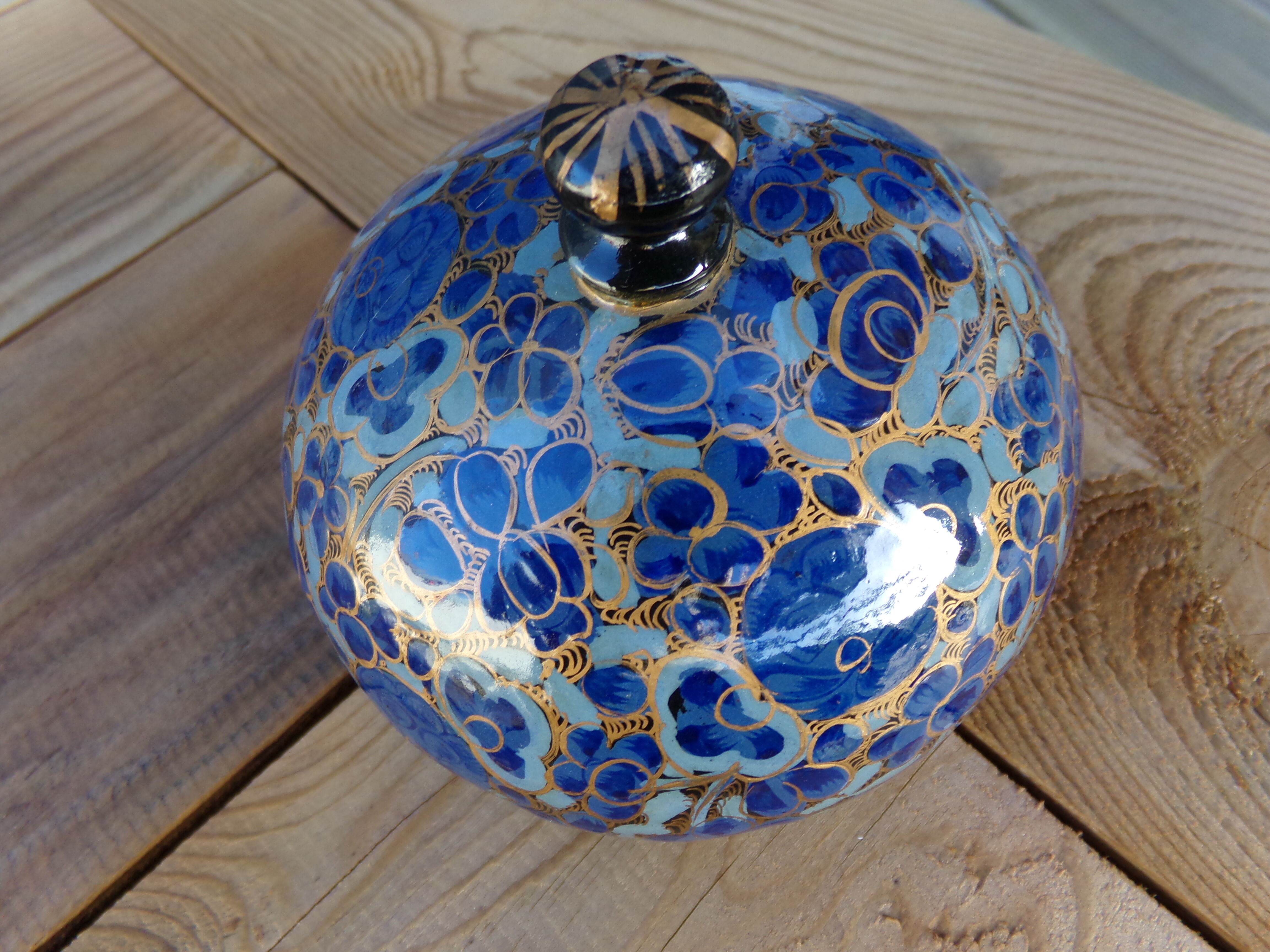 Round cash papier-mâché box from Kashmir