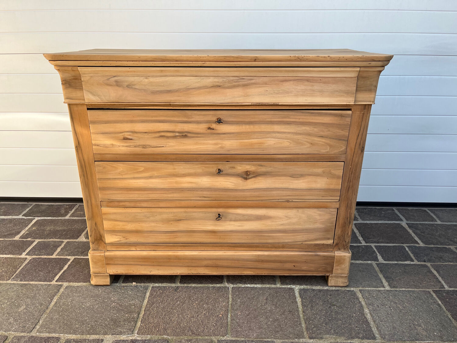Commode parisienne
