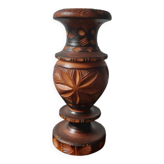 Vase en bois