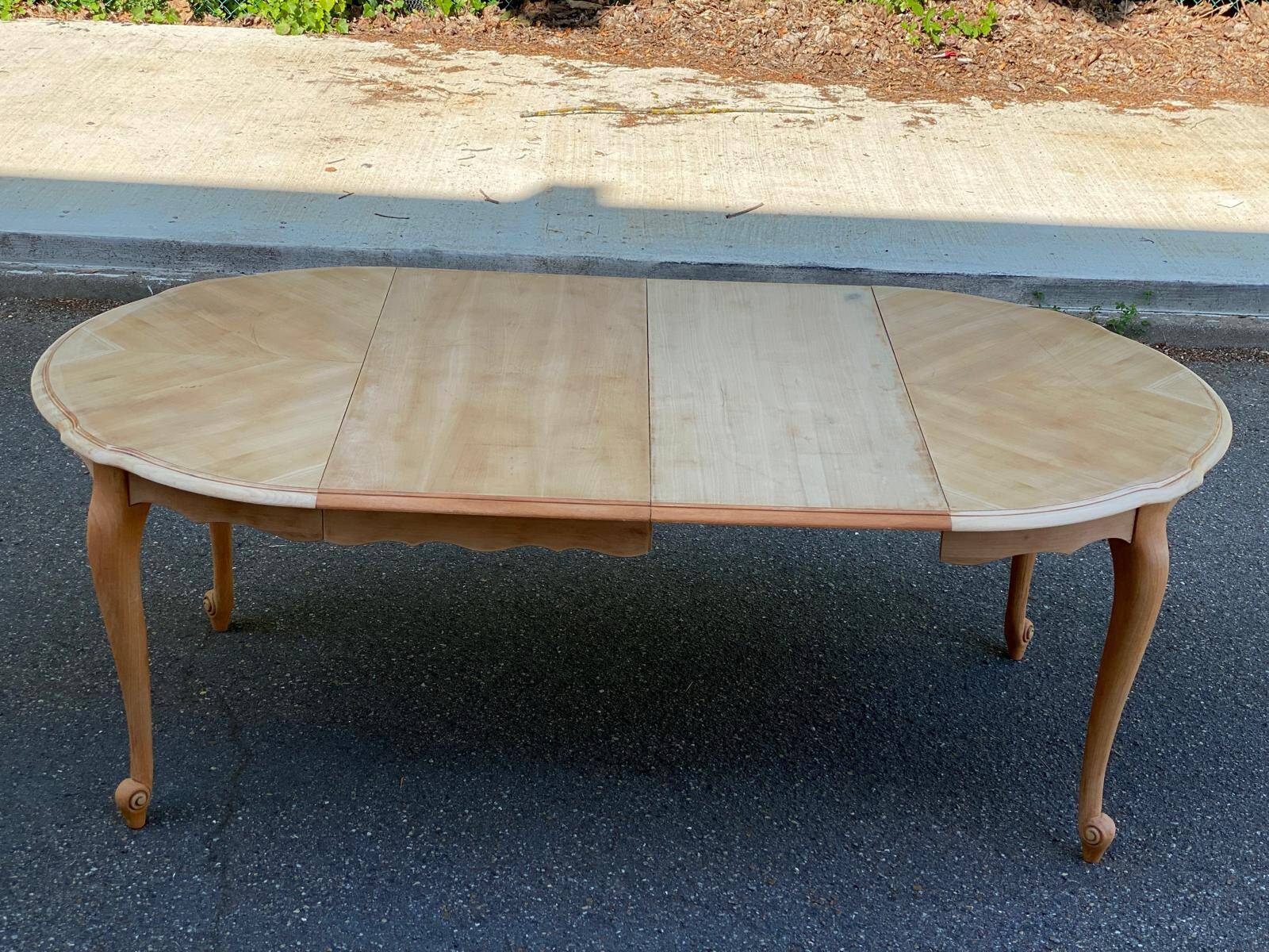 Renovated Louis XV extendable round dining table 205cm