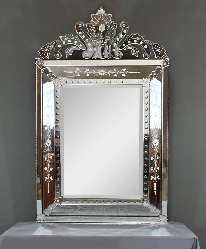 Important Venetian Mirror with Pediment, Italy – Early 20th Century