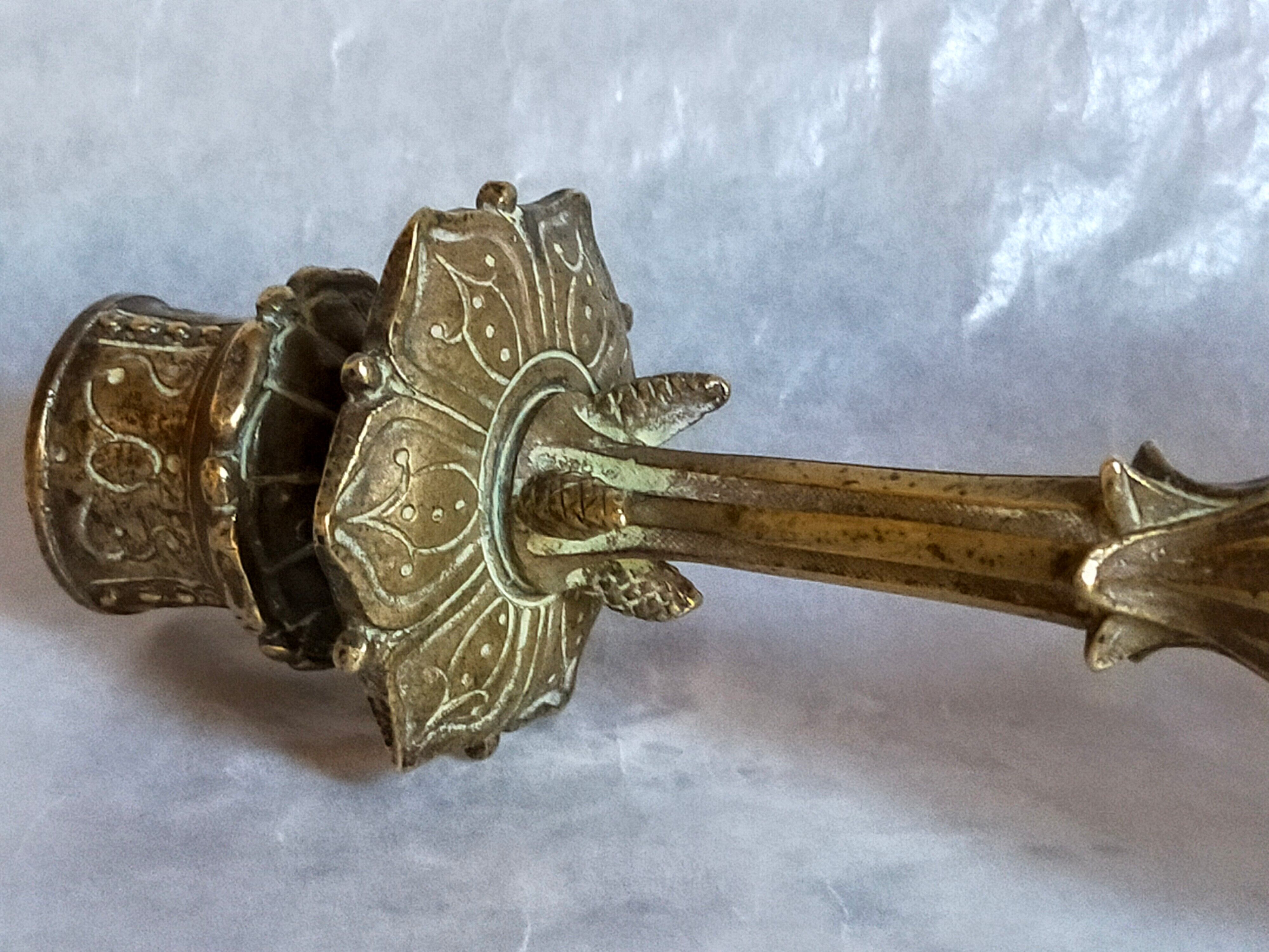 Candle holder in gilded bronze tripod nineteenth century