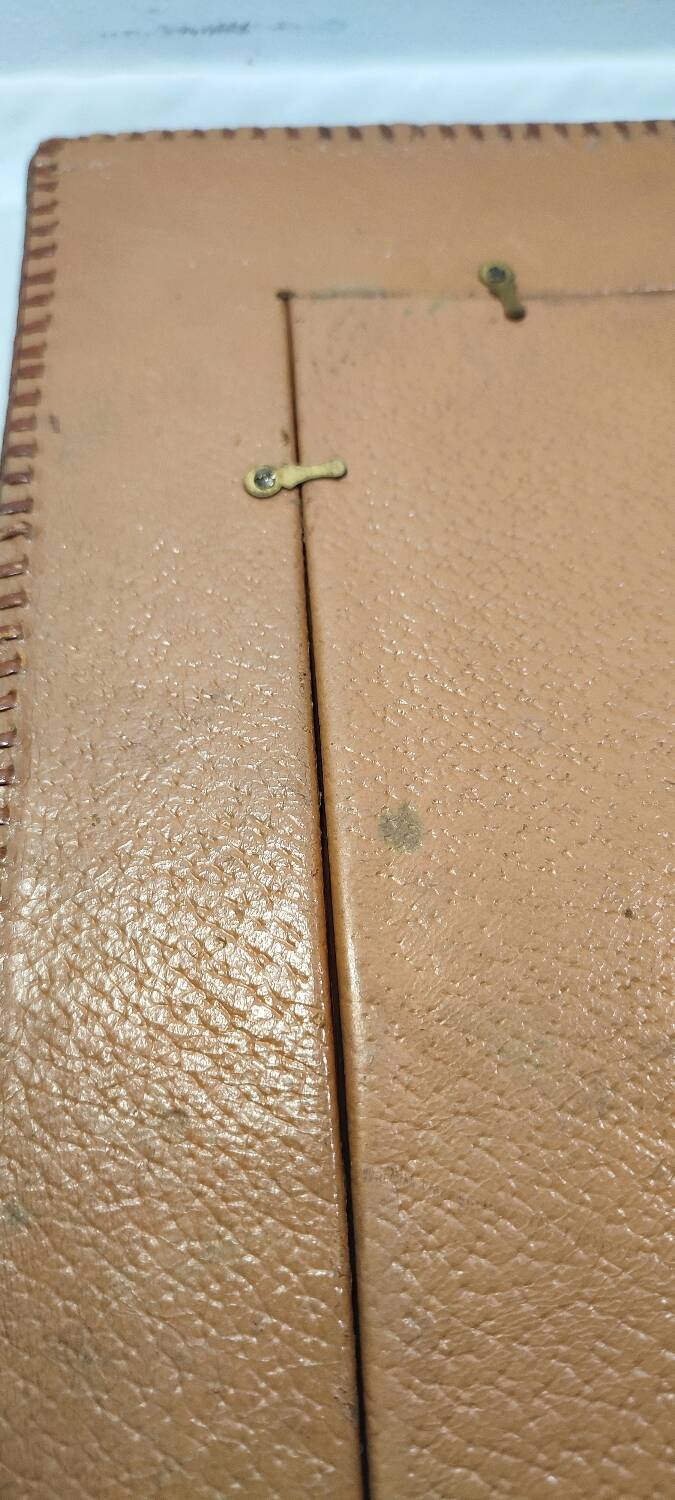 Espejo de pared de cuero. España, 1970s.