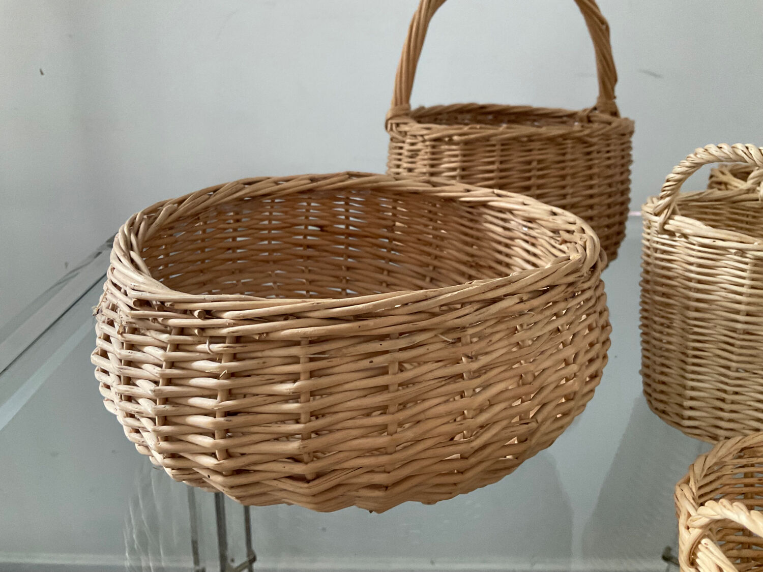 Series of 6 vintage wicker baskets