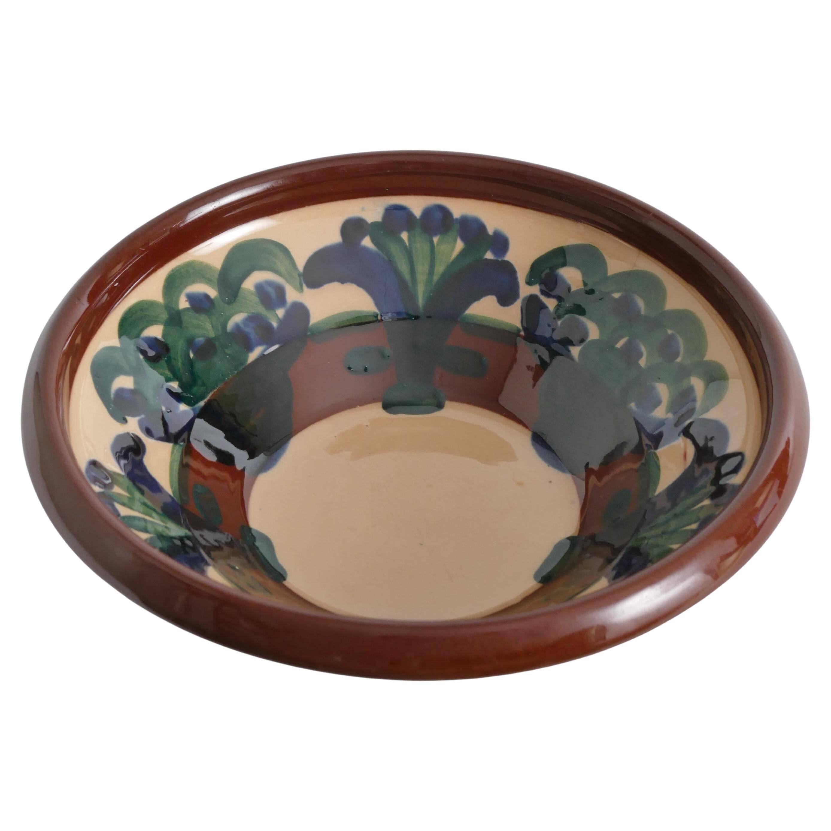 Bol à motif floral Art Nouveau par Agda Österberg, St. Erik Lervarufabriker, années 1910