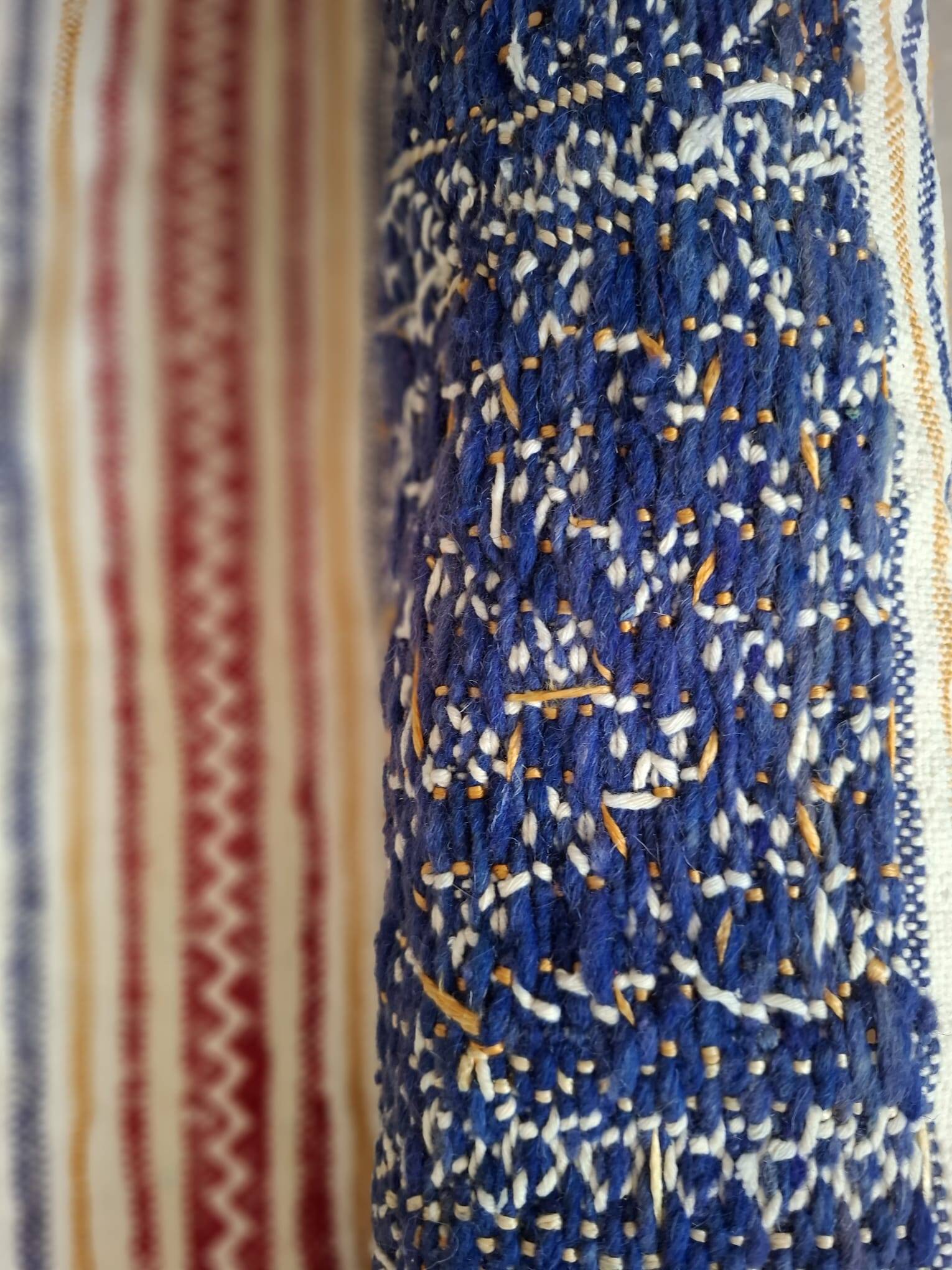 Grand Tapis Zanafi Artisanal — Composition Graphique Indigo & Terracotta