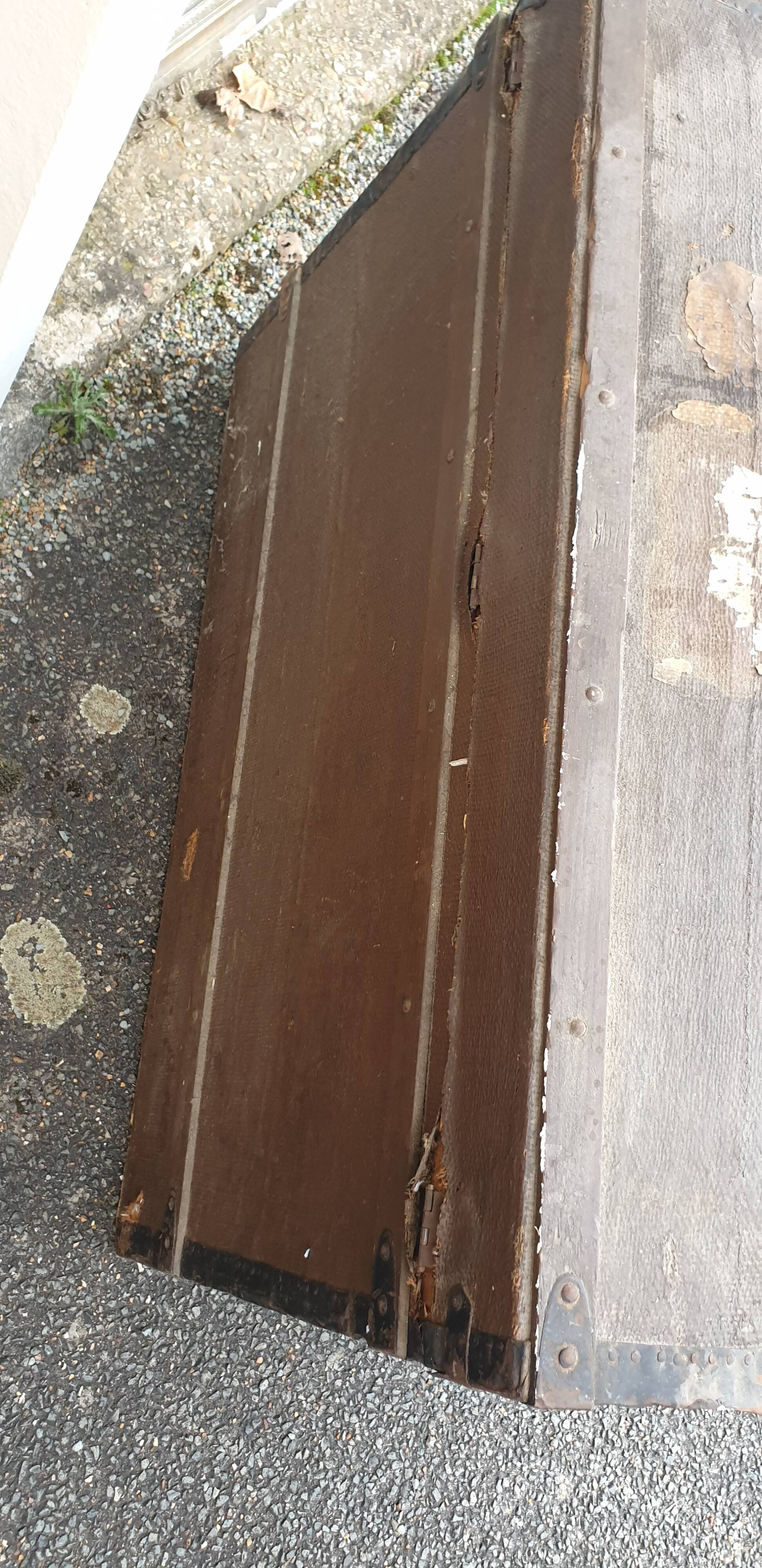 Curved trunk late 19th century