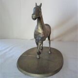Cheval en laiton sur socle