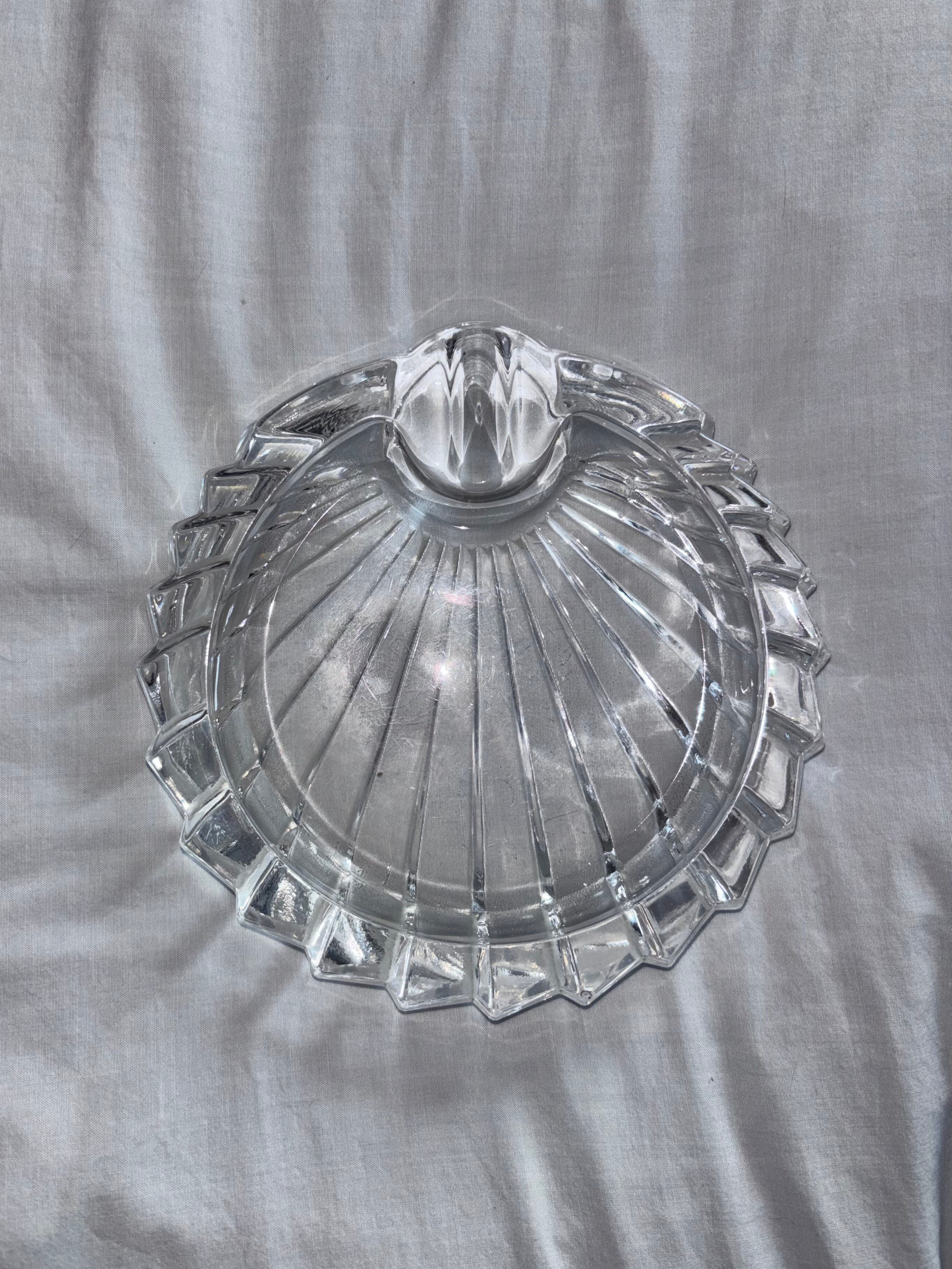 Vintage shell ashtray in Cristal d'Arques