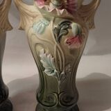 Paire de vases en barbotine