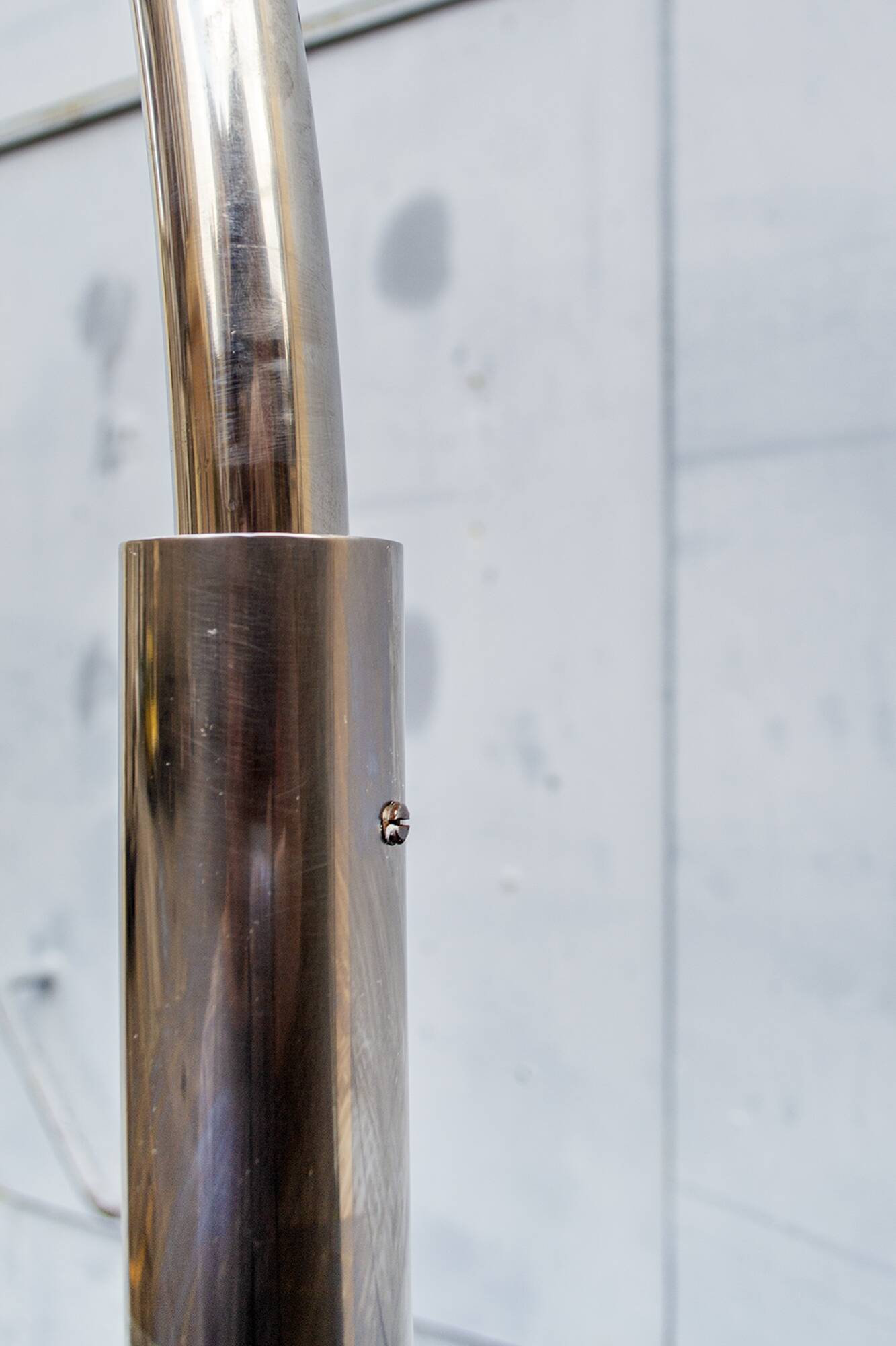 Lampada ad arco Giuliano Cesari ed Enrico Panzeri per Nucleo, Italia anni '70