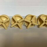 Four rotating egg cups