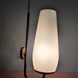 Applique laiton et opaline blanche