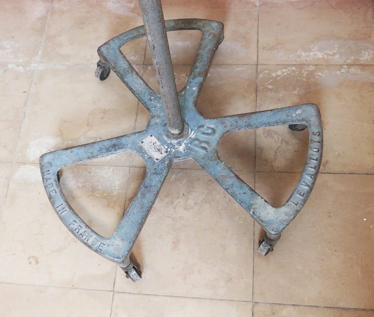Lampadaire industriel R G Levallois