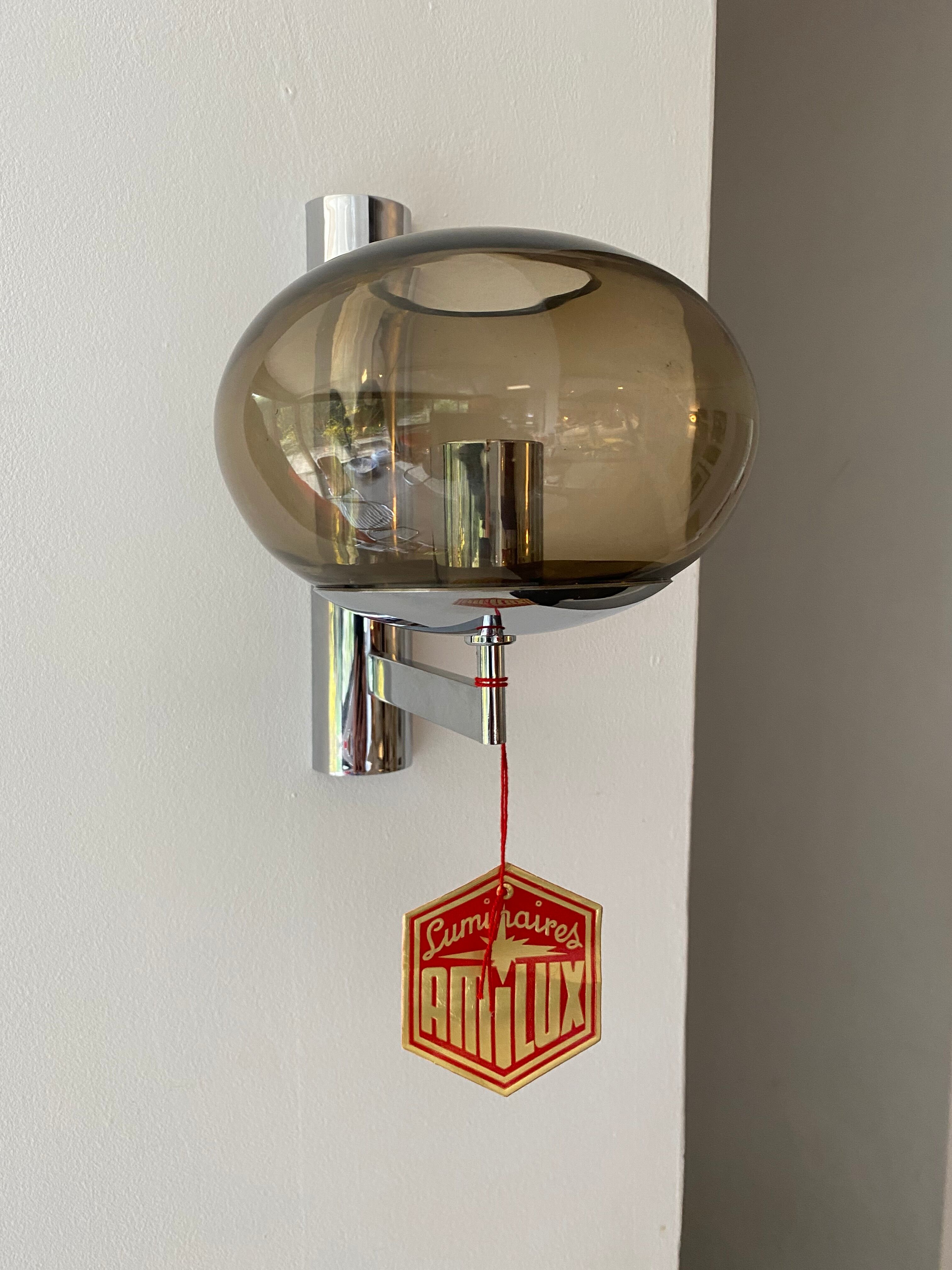 Wall lamp from Sciolari distributed by Amilux Luminaires