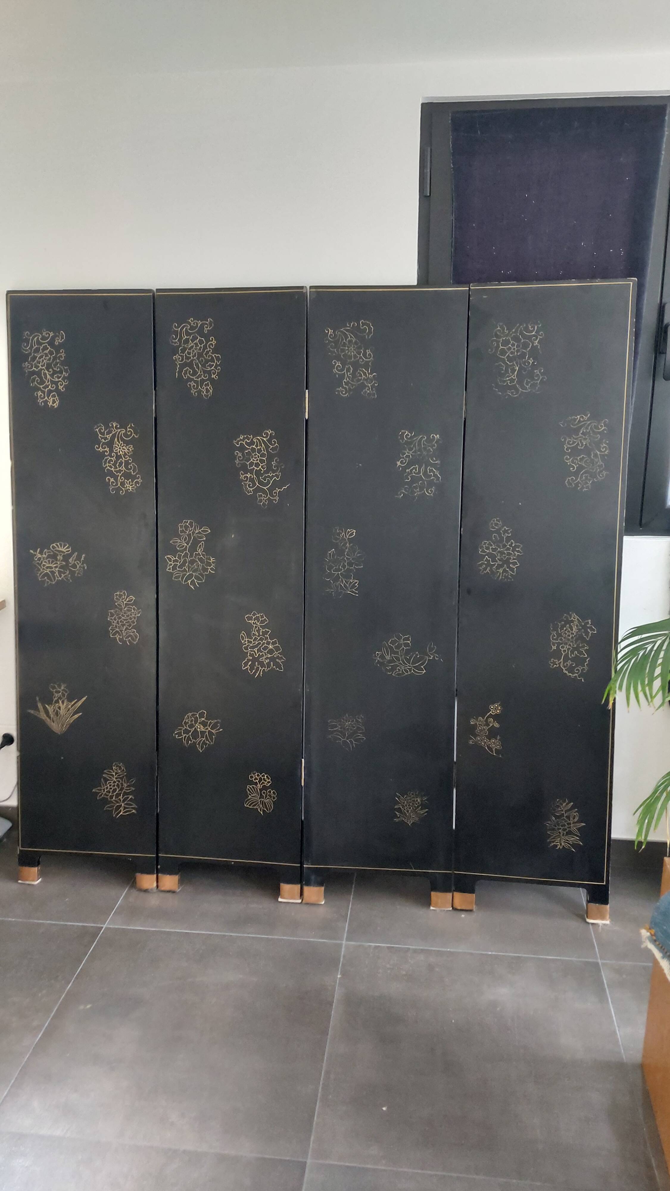 Chinese screen in black lacquer and marble stone