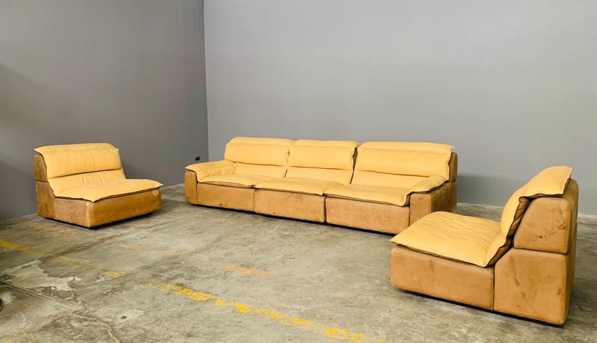 Bogo sofa in leather and suede, by Carlo Bartoli for Rossi di Albizzate
